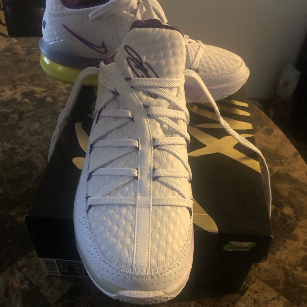 Men’s Lebron 17 Low